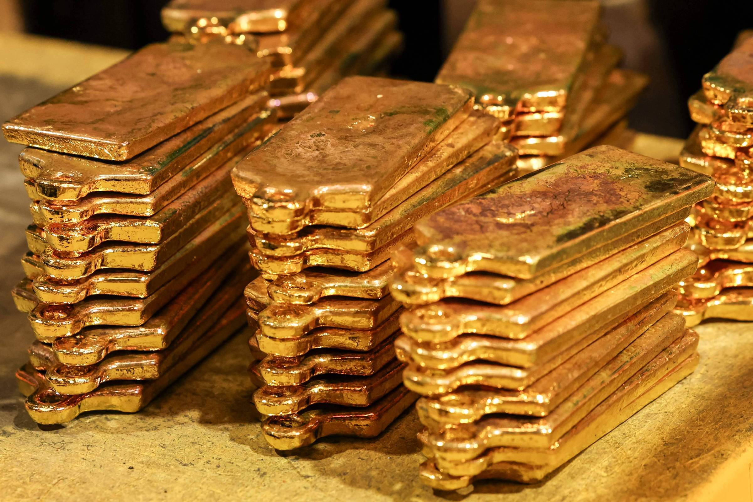 Venezuela negocia transferência de US$ 4 bilhões em ouro da Inglaterra para os EUA, diz jornal