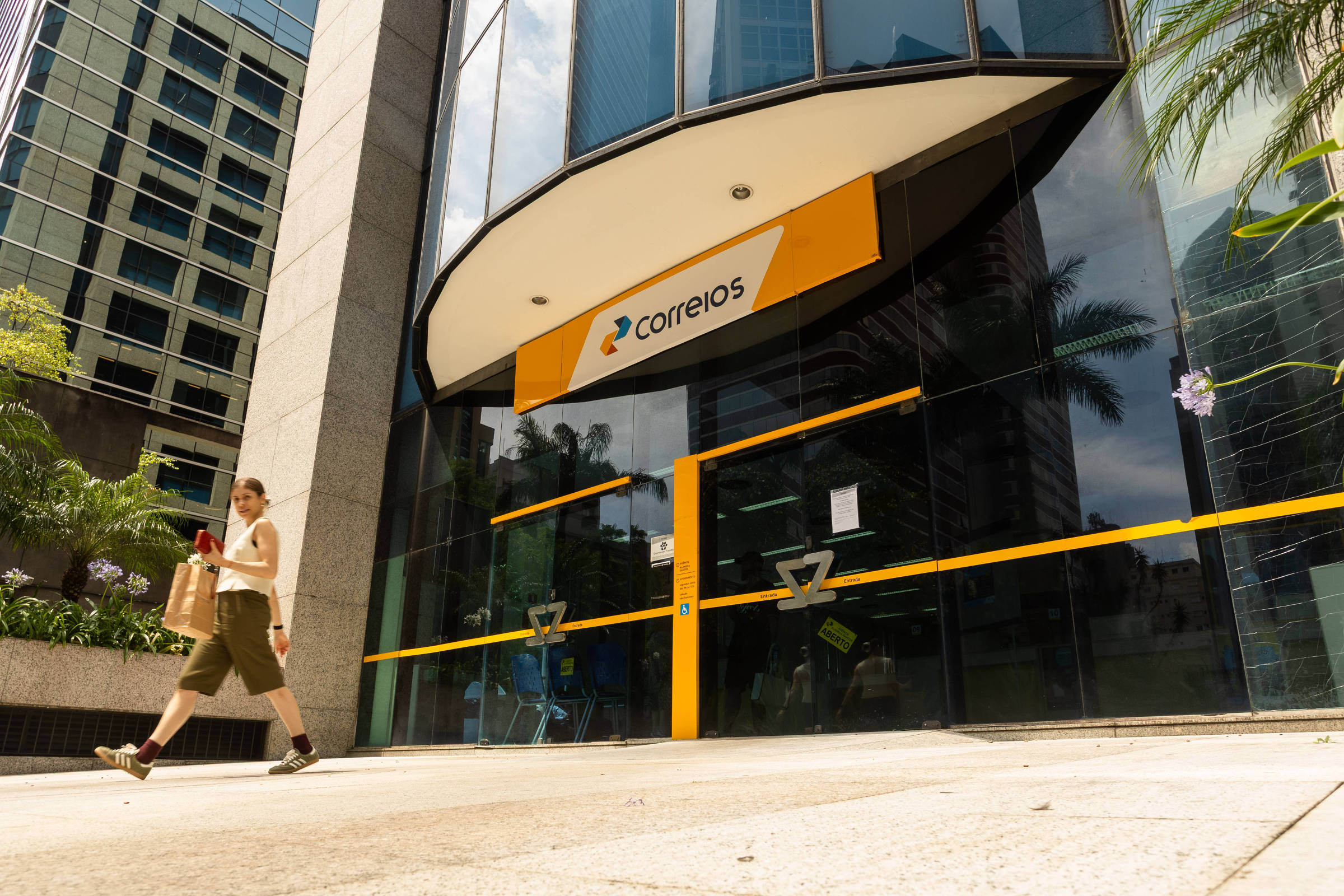 TST julga nesta segunda-feira greve nacional dos Correios após impasse em negociações