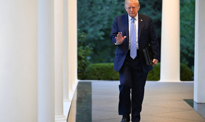 Trump proíbe acesso à Casa Branca de veículos de imprensa críticos ao governo