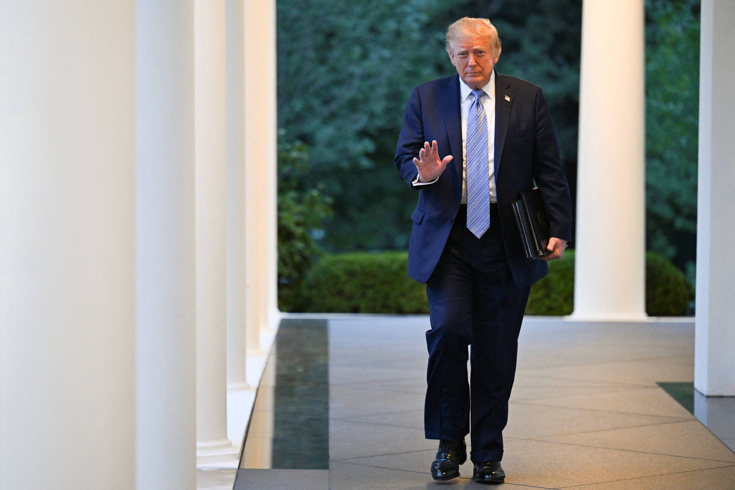 Trump proíbe acesso à Casa Branca de veículos de imprensa críticos ao governo