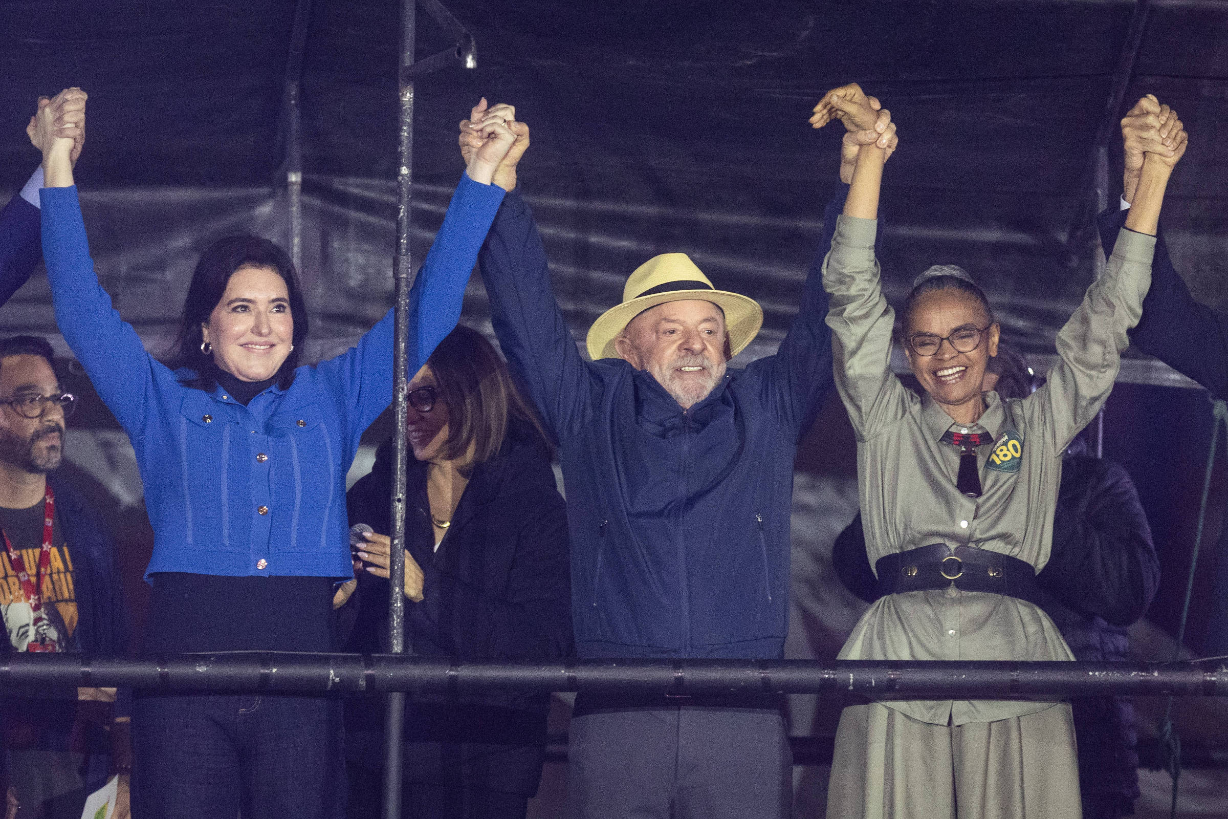 Lula e Flávio Bolsonaro concentram campanhas no Nordeste e Sudeste na reta final