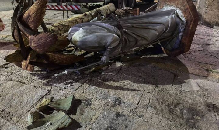 Estátua da Sagrada Família cai durante retirada de prédio histórico em Fortaleza