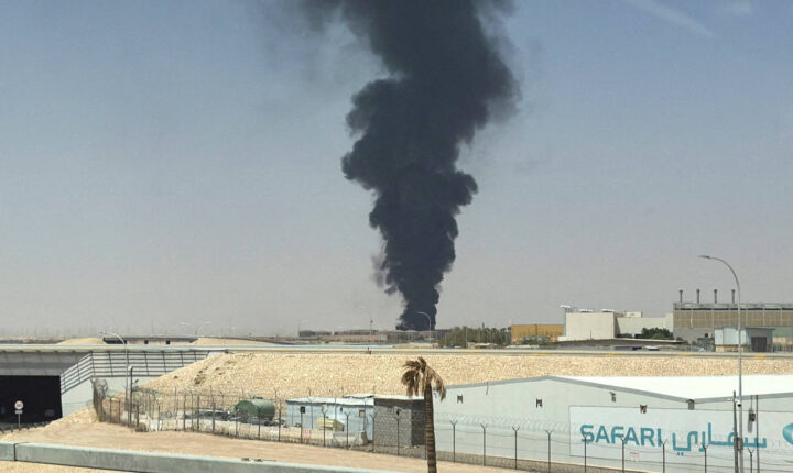 Fumaça é avistada em aeroporto da Arábia Saudita em meio a alertas de ataques