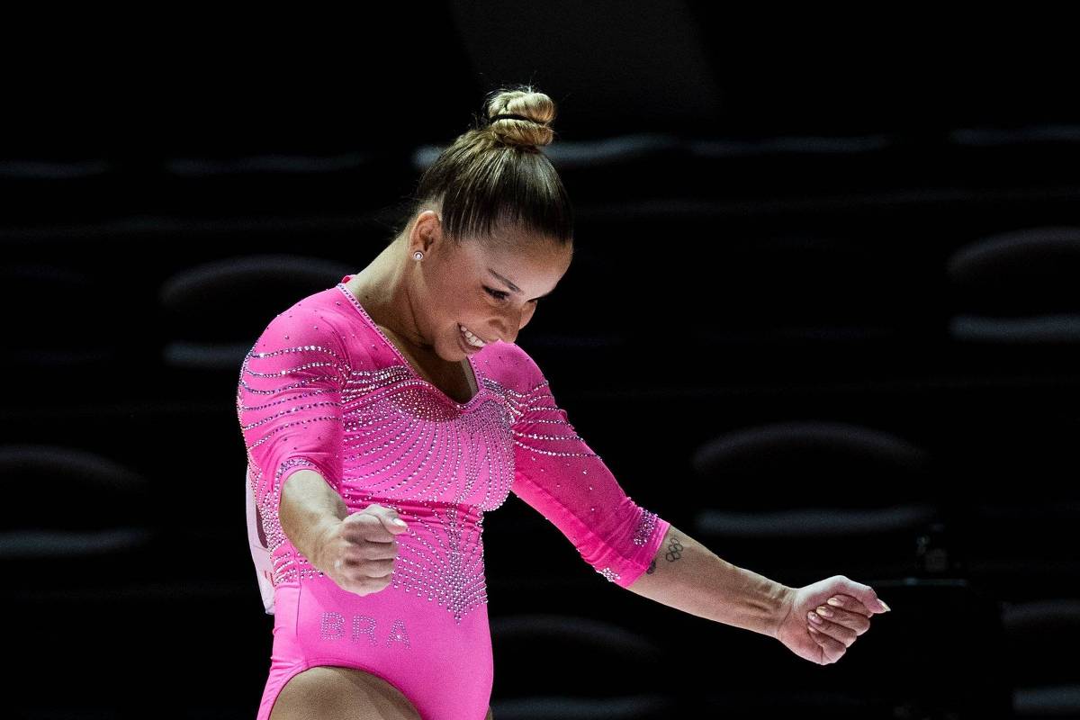 Flávia Saraiva conquista medalha de ouro nas barras assimétricas na Copa do Mundo
