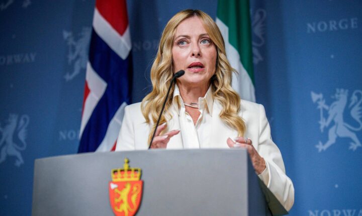 Giorgia Meloni anuncia proibição de véus em escolas e limite para alunos estrangeiros na Itália