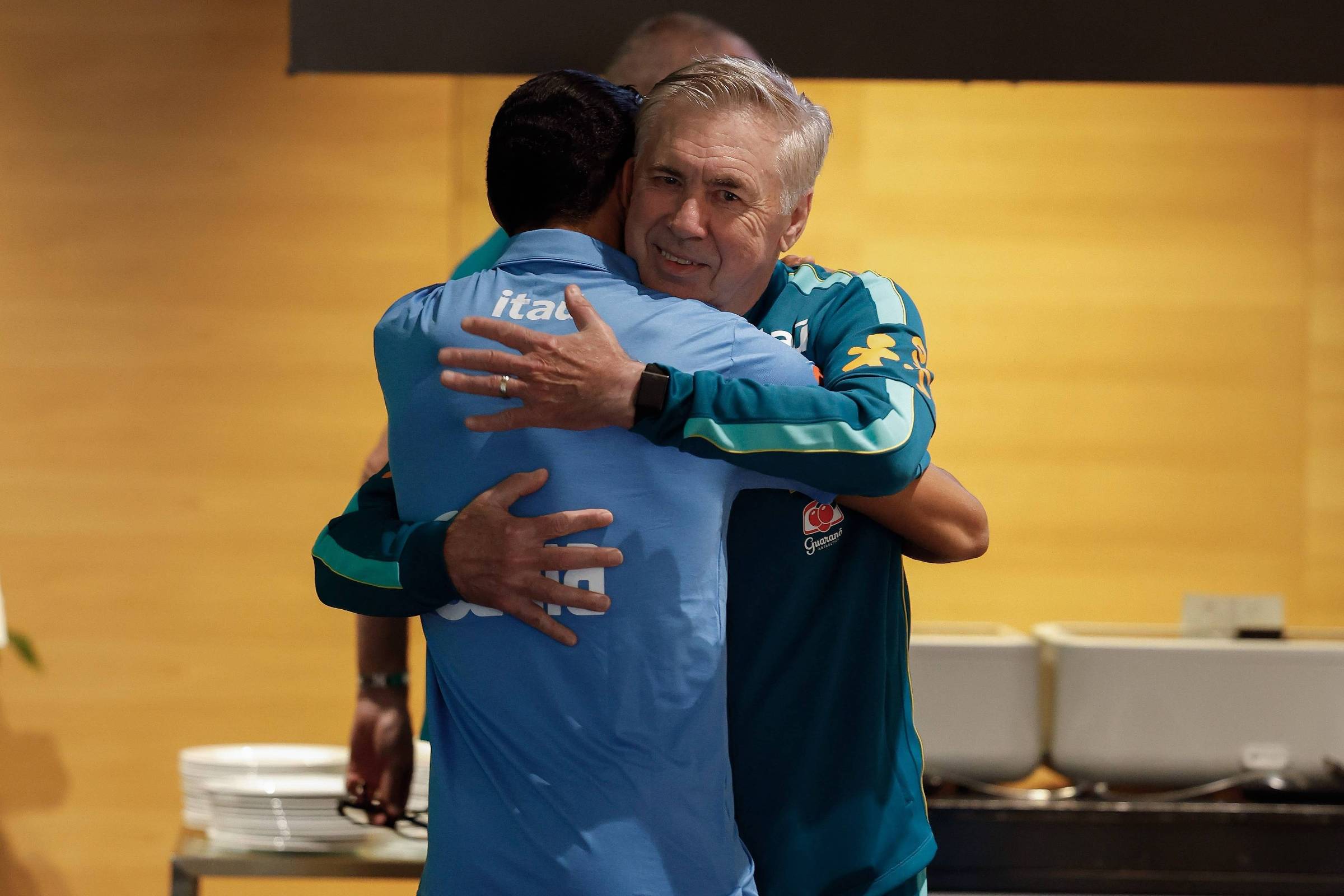 Carlo Ancelotti inicia novo ciclo na seleção brasileira lidando com antigas lesões