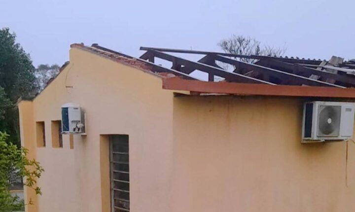 Temporal no Rio Grande do Sul deixa cidade com 500 casas destelhadas e gera situação de emergência