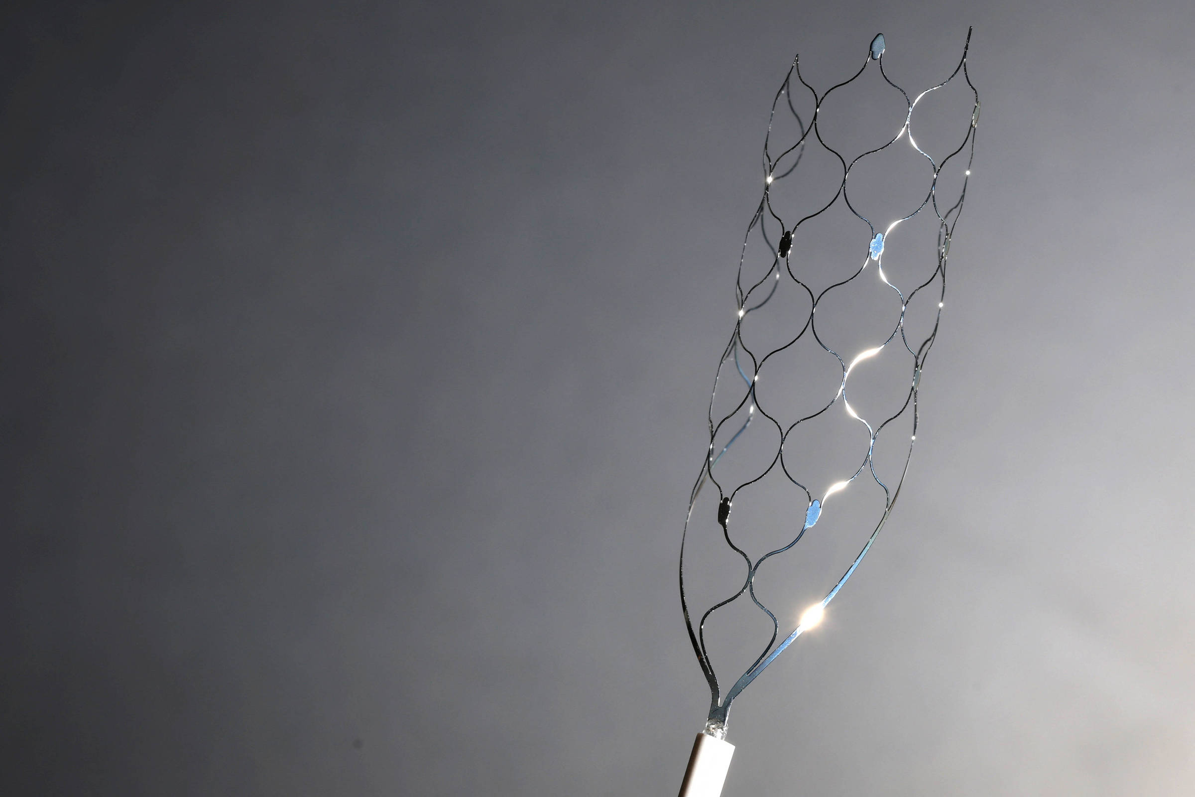 Nova técnica médica permite desobstruir artérias calcificadas sem o uso de stents