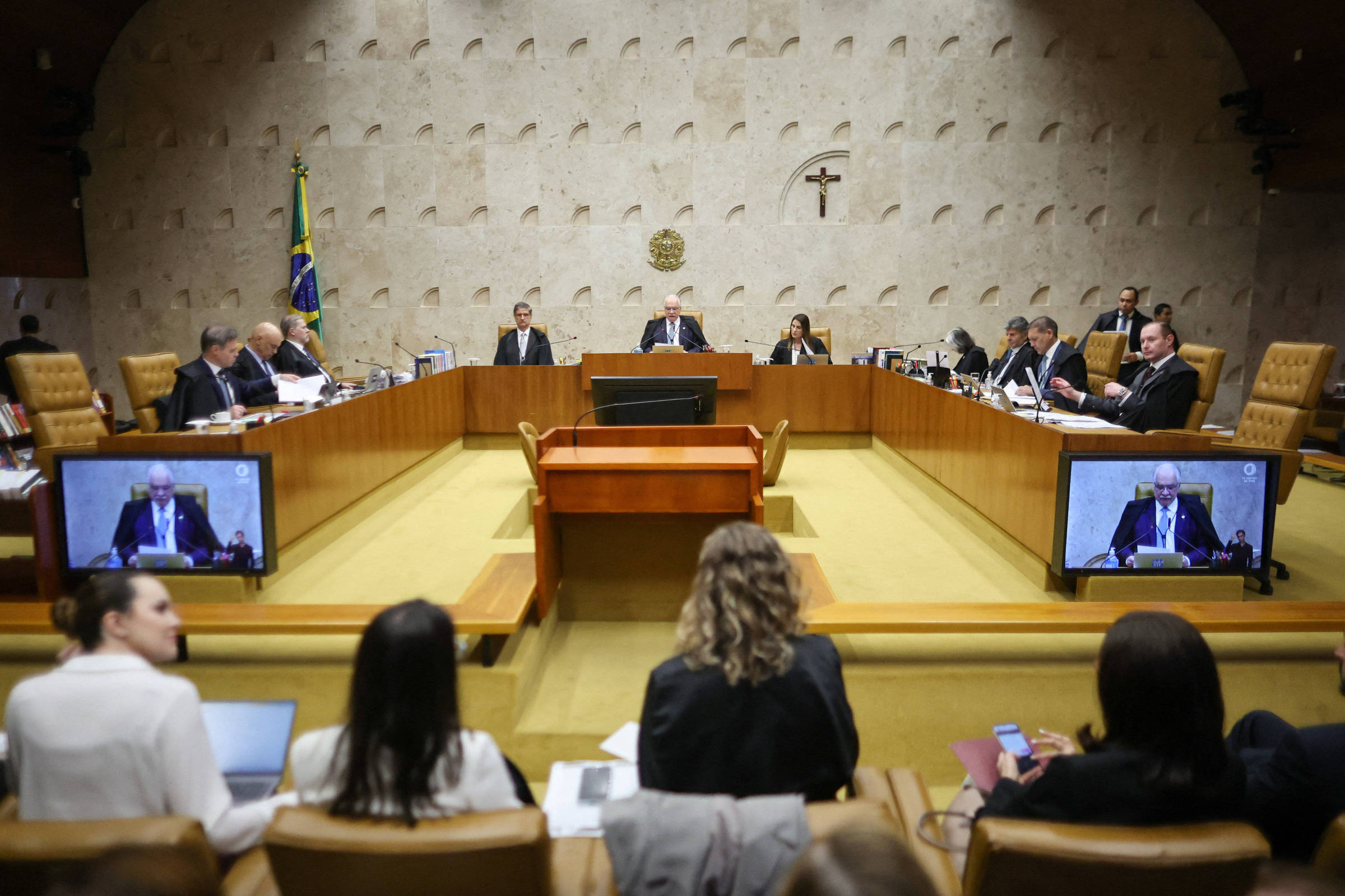 Fachin traça plano para evitar embates no STF, mas pauta da licença-maternidade une ministros rivais