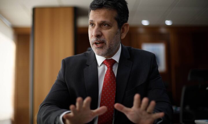 Mudança na redação do Enem precisa ser muito bem pensada, afirma o ministro Leonardo Barchini