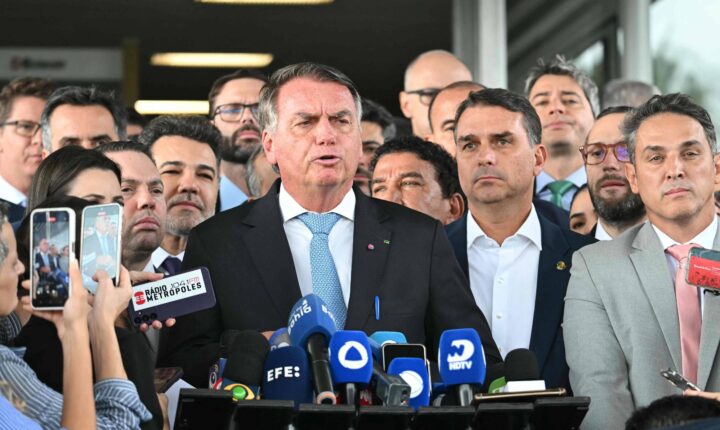 Defesa de Bolsonaro pede a Kassio Nunes Marques suspensão de pena por trama golpista