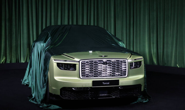 Bentley lança primeiro carro elétrico por menos da metade do preço da Ferrari