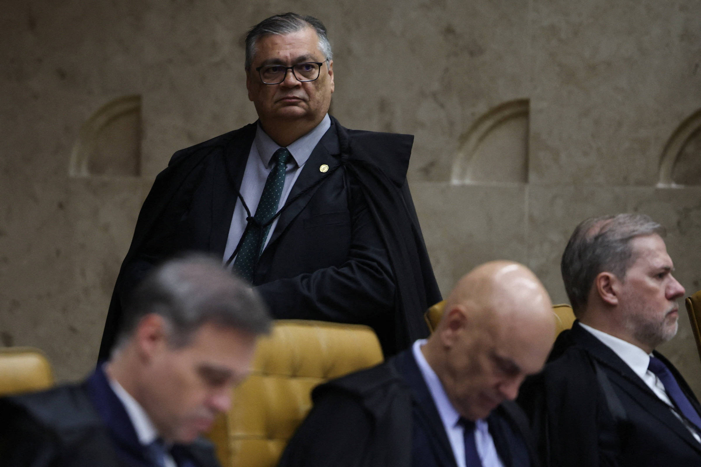 Aliados apontam que Dino deve devolver relatório sobre Moraes ao plenário somente após o segundo turno