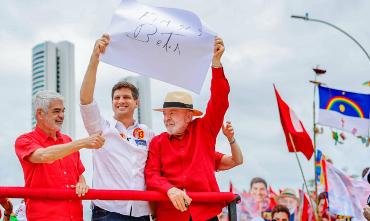 Lula defende fim de bets em ato de campanha, liga Bolsonaros a Vorcaro e ataca Flávio Bolsonaro