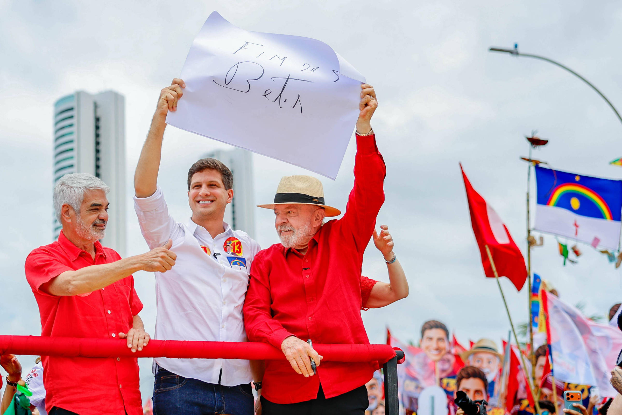Lula defende fim de bets em ato de campanha, liga Bolsonaros a Vorcaro e ataca Flávio Bolsonaro