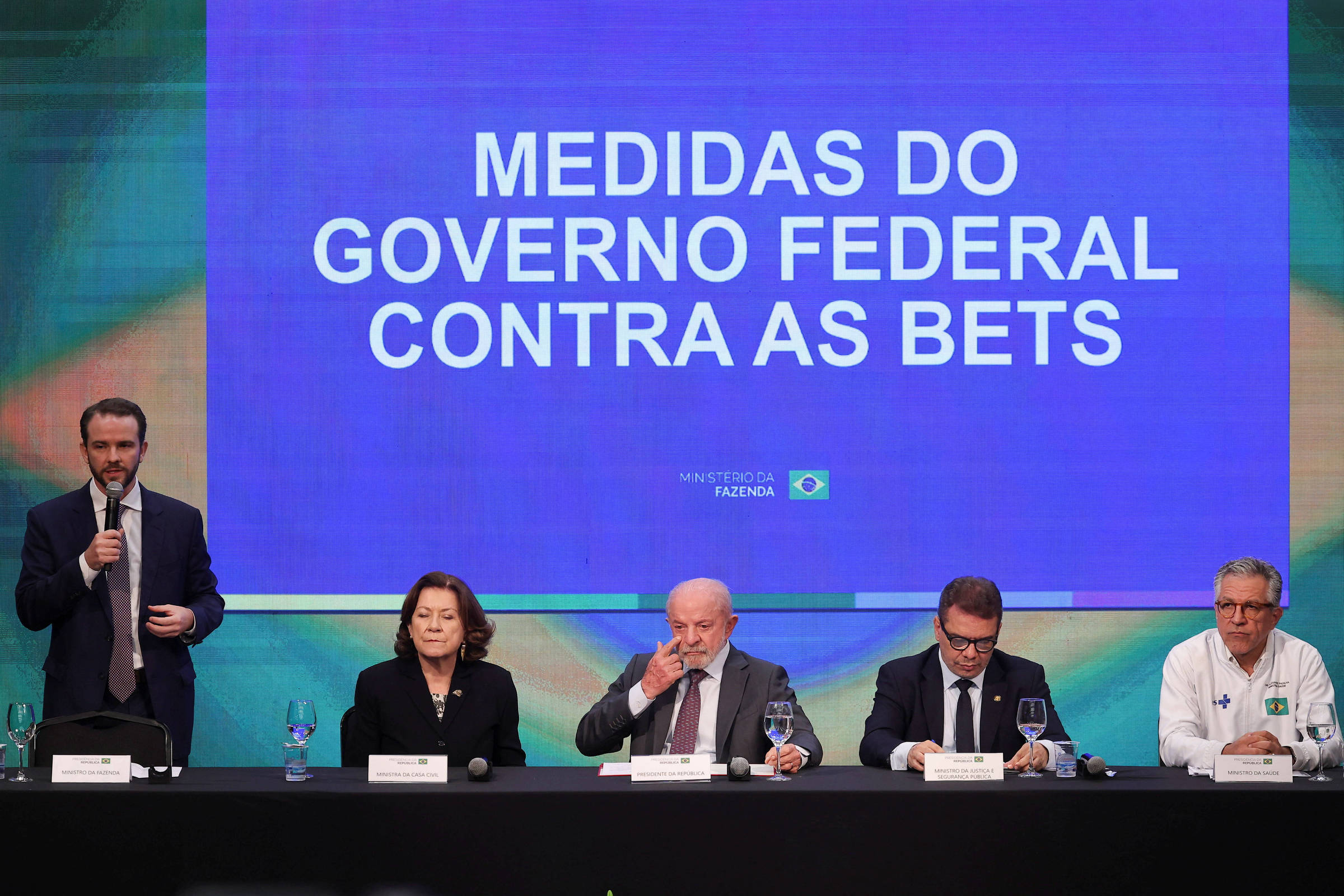 Governo federal articula reunião com clubes de futebol para debater os impactos do veto total às bets