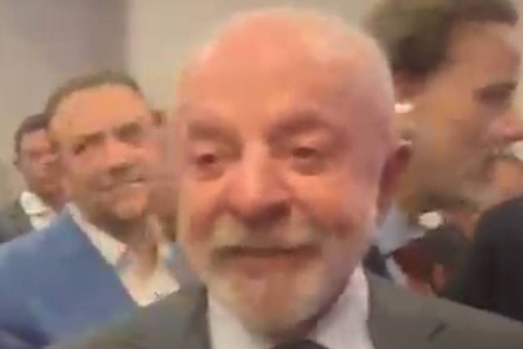 Lula se reúne com empresários e ministros em sala VIP antes de evento em São Paulo