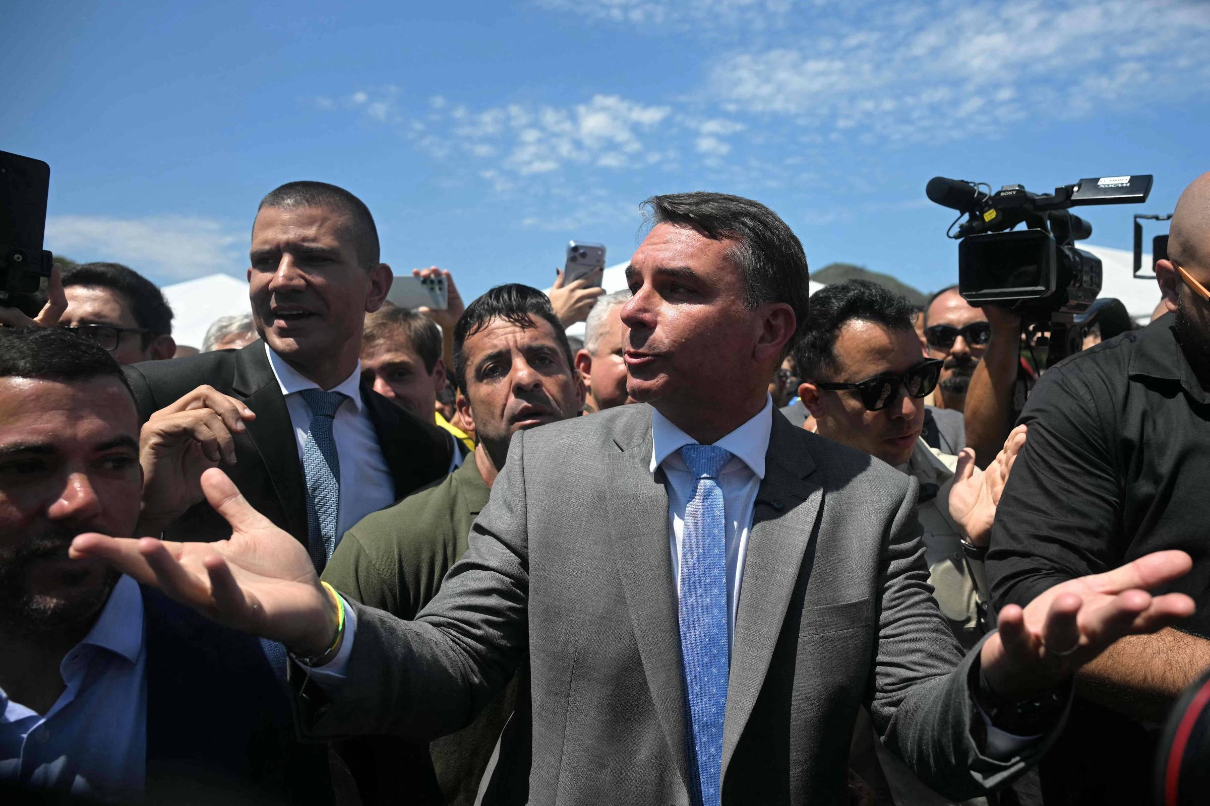 Campanha de Flávio Bolsonaro vê Lula acuado com endividamento e minimiza impacto eleitoral do fim das bets