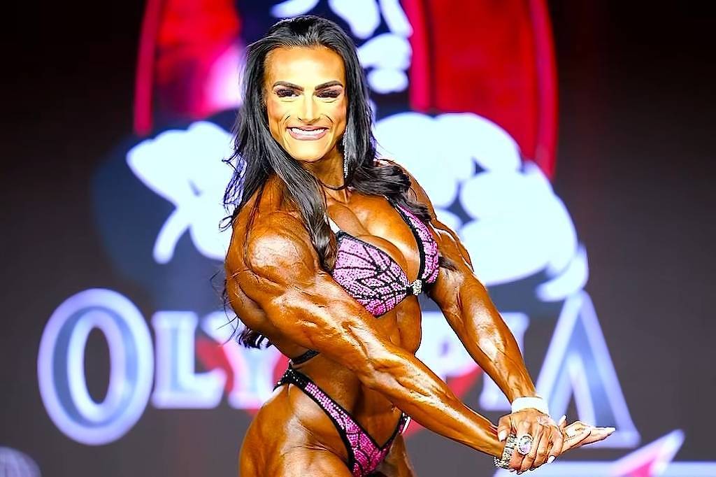 Mister Olympia 2026: Natalia Coelho vence a categoria Women’s Physique