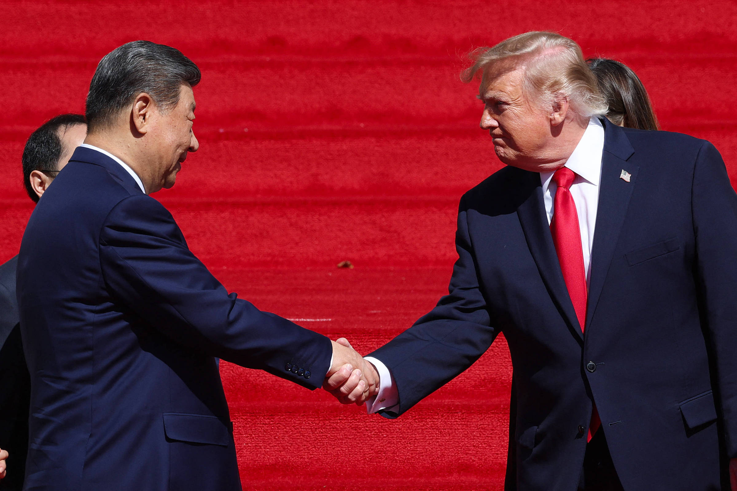 China e EUA fecham acordo tarifário de US$ 30 bi e avançam em diálogo sobre IA, diz Pequim