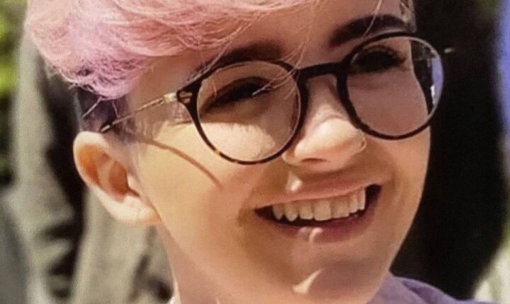 Mãe de jovem britânica que comprou veneno na internet afirma que vendedor deveria apodrecer no inferno