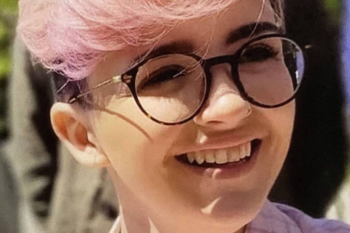 Mãe de jovem britânica que comprou veneno na internet afirma que vendedor deveria apodrecer no inferno