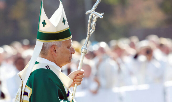 Papa insta a Igreja a enfrentar falhas antes de se reunir com vítimas de abusos na França