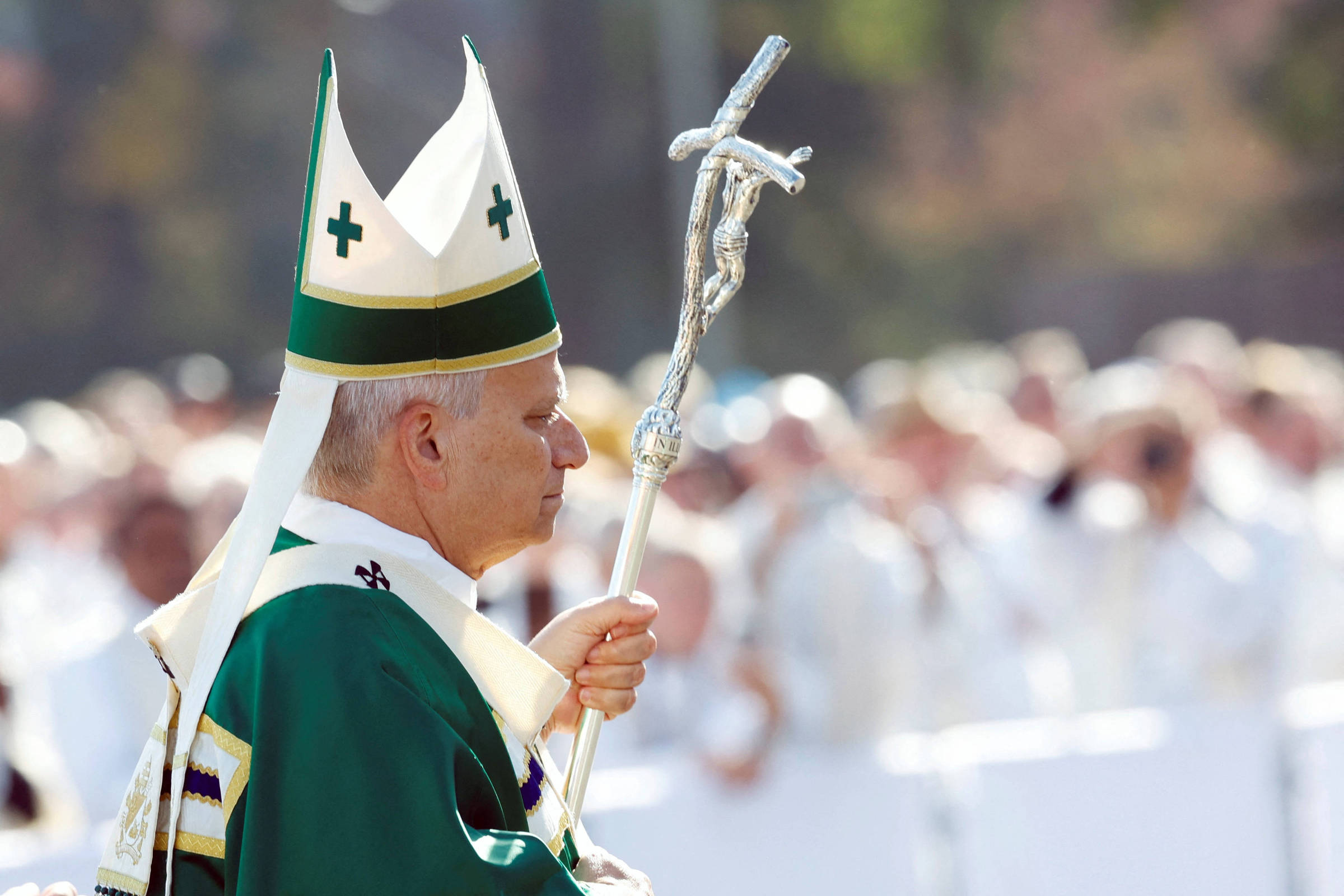 Papa insta a Igreja a enfrentar falhas antes de se reunir com vítimas de abusos na França
