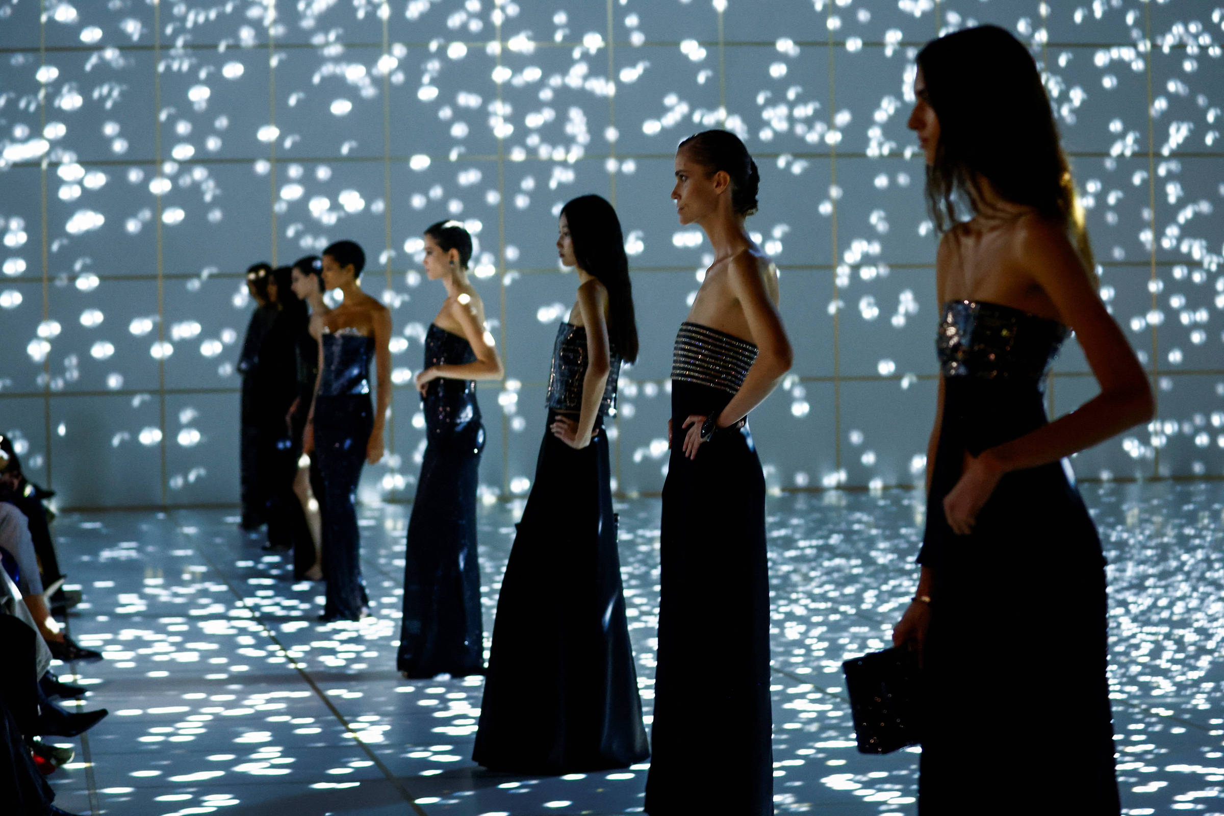 Grupo Armani se prepara para iniciar tratativas de venda de fatia societária com LVMH, L’Oréal e EssilorLuxottica