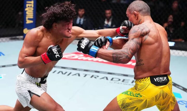Brasileiro desmaia e deixa octógono de maca após luta do UFC em Las Vegas