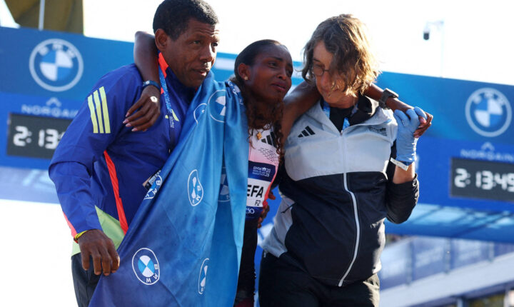 Etíope sofre cãibras e deixa escapar recorde mundial na Maratona de Berlim