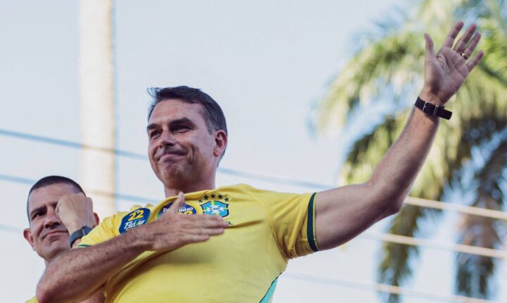 Em Aracaju, Flávio Bolsonaro diz que Lula tem dois filhos: ‘Lulinha e o tigrinho’