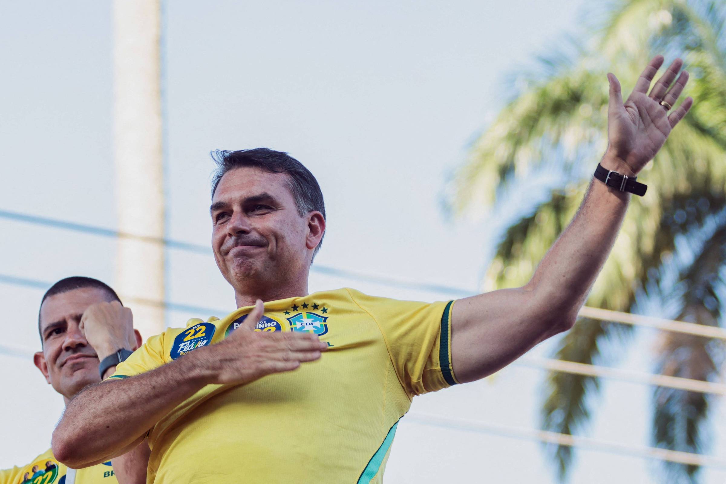 Em Aracaju, Flávio Bolsonaro diz que Lula tem dois filhos: ‘Lulinha e o tigrinho’