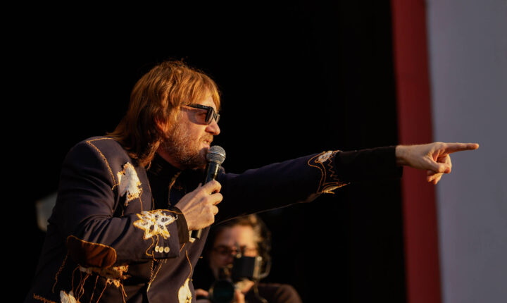 Intérprete de Legião Urbana e David Bowie, André Frateschi leva rock a festival da Folha