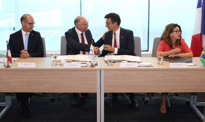 Governo Lula firma acordo de R$ 1,8 bi com agência francesa para desenvolvimento regional