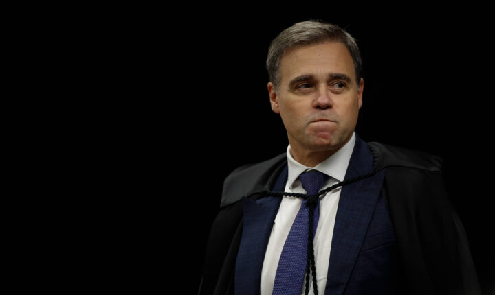 Ministro André Mendonça altera voto no TSE e decide liberar publicação de Antonio Tabet