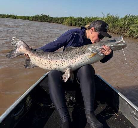 Pescaria rende pintado de 1,52 metro e encontro com onça e cervo no Pantanal