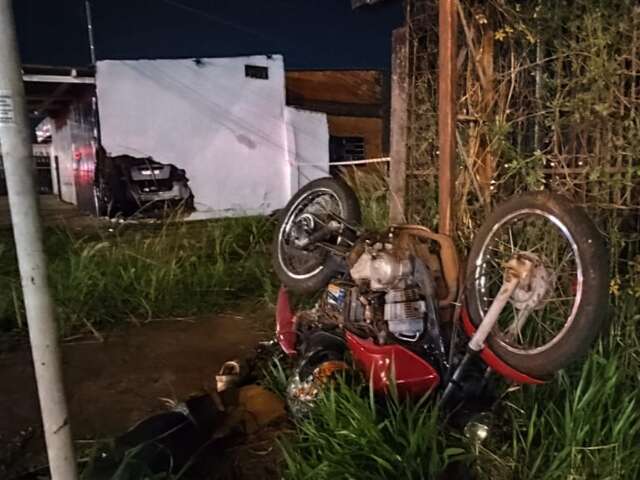 Motorista atropela motociclista e invade borracharia na Avenida Gunter Hans