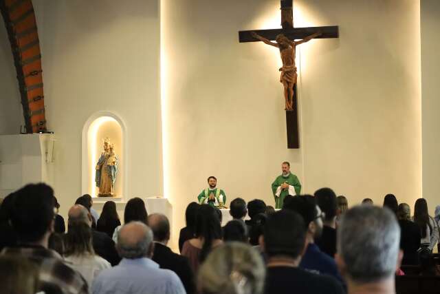 Pai e duas filhas mortos em trágico acidente na BR-163 recebem homenagem em missa de 7º dia