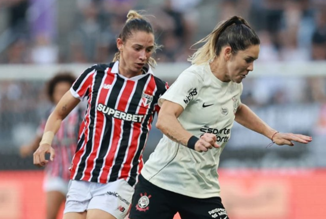 São Paulo vira sobre Corinthians e sai na frente na final do Brasileirão