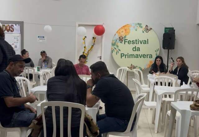 Nem a chuva espanta público da Festa da Primavera na Capital