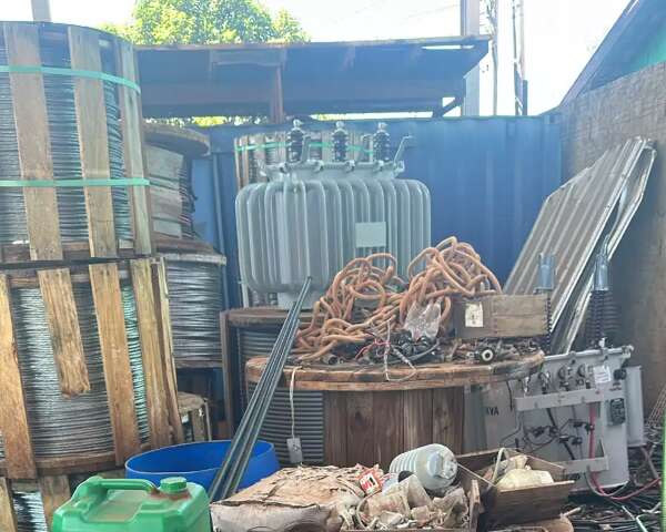 Materiais de energia avaliados em R$ 2,5 milhões são recuperados em galpão