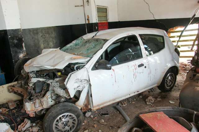 Motorista que invadiu borracharia arrastou moto por 400 metros em Campo Grande