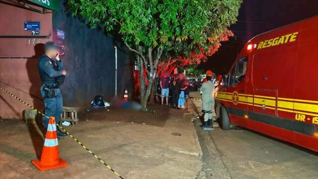 Homem de 48 anos é morto a tiros em cruzamento no Jardim Água Boa