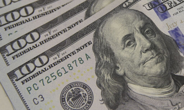 Dólar sobe 0,85% e fecha a R$ 5,22 com dívida pública no radar
