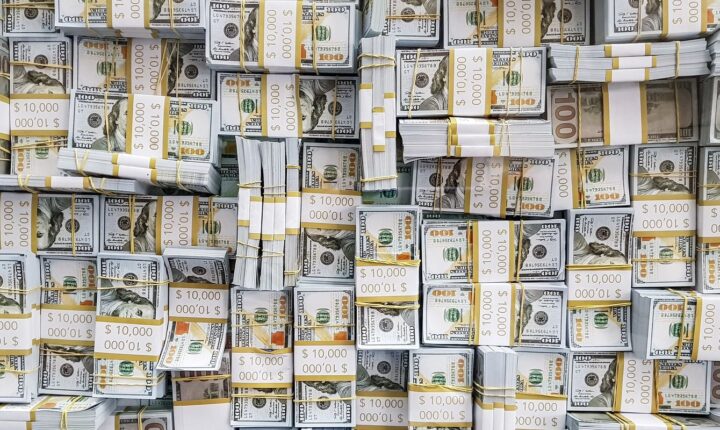 Com pessimismo externo, dólar sobe 0,47% e aproxima-se de R$ 5,20