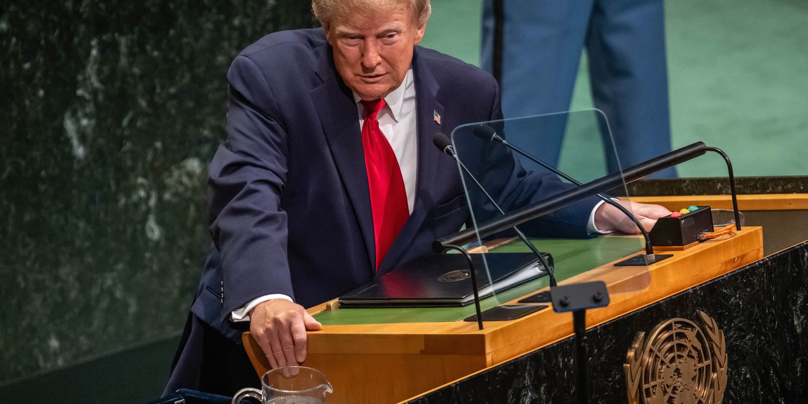 Trump rejeita limitar inteligência artificial e critica governança global da tecnologia