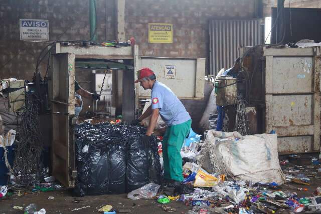 Sem pagar catadores, MP e MPT cobram R$ 1 milhão da Prefeitura de Campo Grande