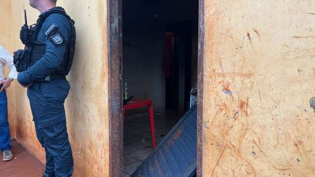 Guerra de facções: dupla arromba porta e mata jovem a tiros de pistola em Rio Brilhante