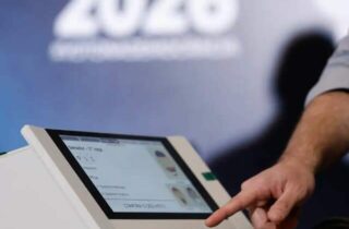 Ao votar para senadores, eleitor escolhe mais quatro nomes para se atentar